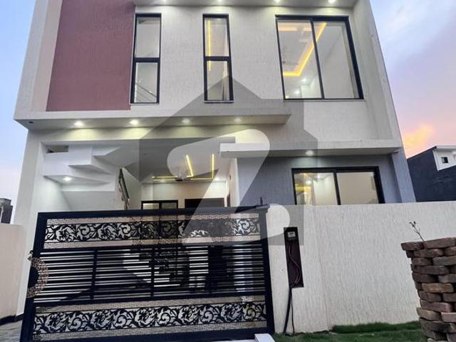 Mpchs multi gardens b 17! Islamabad 5 Marla double unit house available for sale 24/7 boring water electric meter available near market masjid school park everything available on walking distance B 17