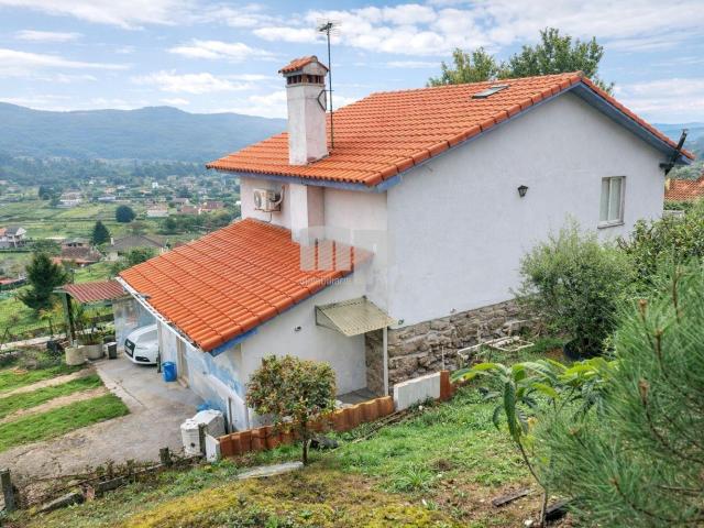 Mpgal te presenta esta vivienda aislada con suelo urbano sit. 140m² Ponteareas