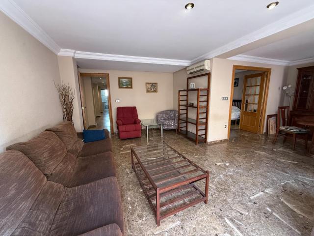 MPLIO PISO DE 3 HABITACIONES EN AVENIDA PÉREZ GALDÓS – VALENCIA