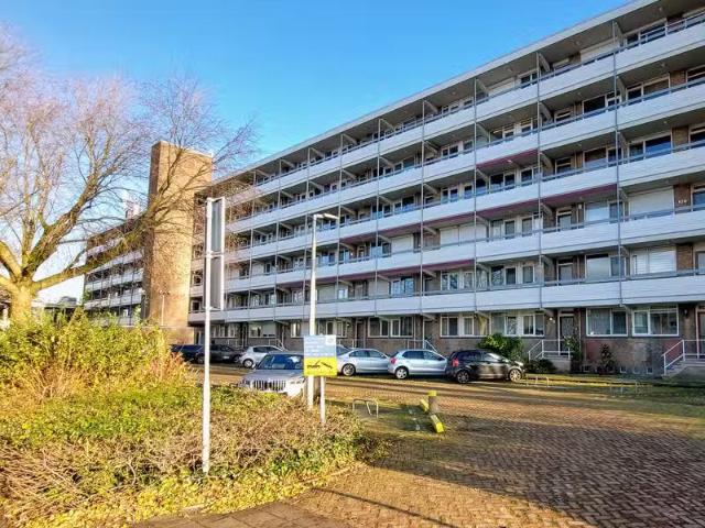 Mr. F. A. van Hallweg 142 Amstelveen