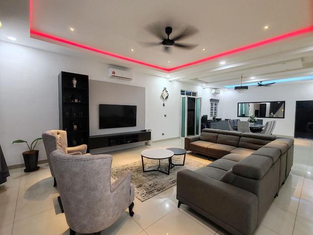 MResidence 1 Nicely Renovated 3 Storey SemiD House
