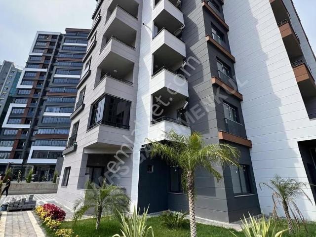 Mrs'den Akdeniz Mahallesinde Havuzlu Sitede Kiralık 1+1 Daire