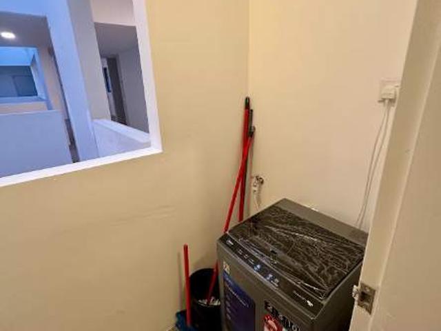 MRT JinjangMedium bedroom fully furnished ready move in
