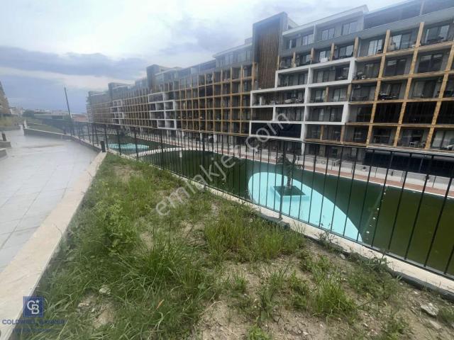 Mway Winsblue Sitesi'nde Teraslı Havuz Cepheli boş Satılık 2+1