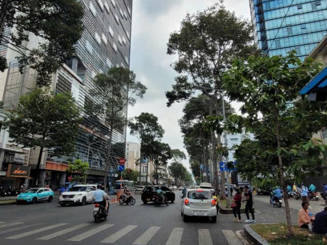 MT Trần Hưng Đạo, P. 2, Q. 5 12x32m CN: 372m2 CT: 2H+10T Gía: 150 tỷ TL