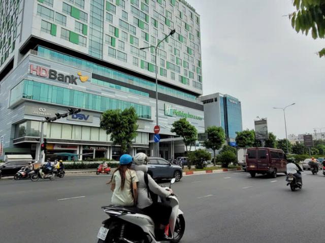 MT Cộng Hòa, P. 12, Q.Tân Bình 6x28m 168m2 CT: Hầm + 8T Gía: 60 tỷ