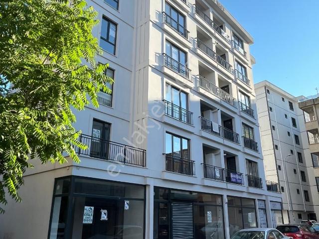 Mt Emlak'tan Evliya Çelebi Mahallesi'nde Kiralık Dükkan Brüt 320 Net 276