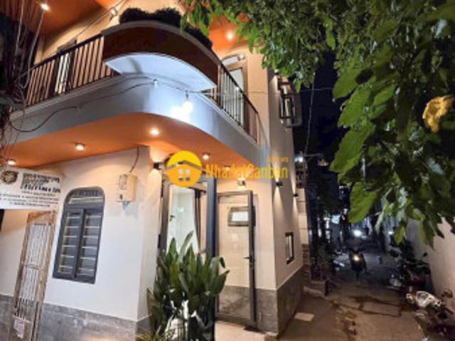 Mt hẻm thoáng nhà đẹp vị trí tốt