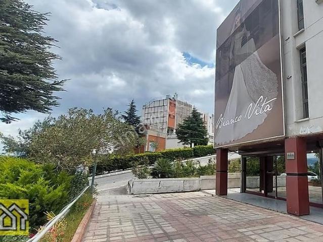 Mtk Sitesi En İşlek Yerinde, Merkezinde 400 M²otoparklı İşyeri
