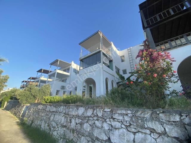 Muğla Bodrum Milas Boğaziçi Plajlı Sitede Üç Kat Kullanım Villa