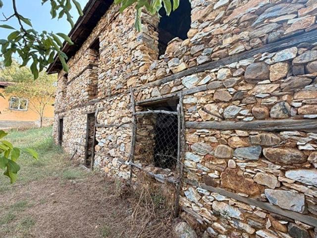 Muğla da İçinde Taş Evi de Bulunan Arsa Açıklamaları Okuyalım