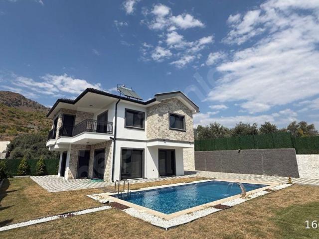 MUĞLA DALAMAN AKKAYA VADİSİNDE 180 m2 ÖZEL HAVUZLU 3+1 LÜKS VİLLA