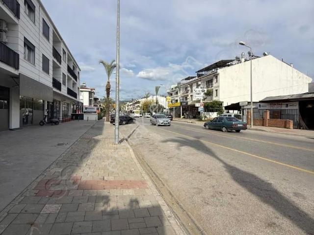 Muğla Fethiye Günlükbaşı 22 Metrelik Yol 700m2 Kiralık Dükkan
