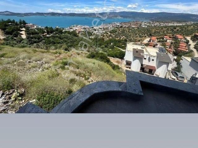Muğla Milas Güllük De Deniz Manzaralı Bahçeli Ortak Yüzme Havuzlu Satılık Çatı Dubleks