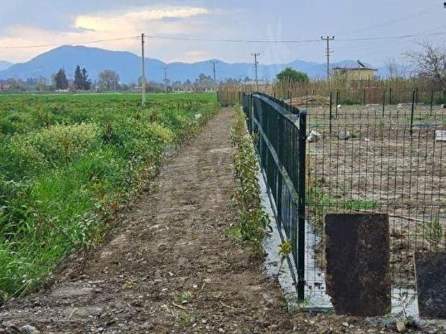 MUĞLA ORTACA FEVZİYE'DE İÇİNDEN TERMAL GEÇEN RIZAİ TAKSİMİ YAPILMIŞ HİSSELİ SATILIK TARLA