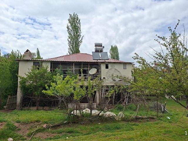 MUĞLA SEYDİKEMER KÖY İÇİNDE TAPULU 2 KATLI KARGİR EV VE GENİŞ TARLA 869M2 SATILIK KUPON ARSA