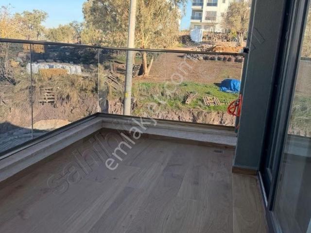 Mumcularda Eşyalı 100 M2 Ebeveyn Banyolu Satılık Daire