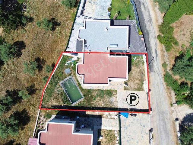 Mumcular'da Havuzlu, Bahçeli Ve Otoparklı 3+1 Müstakil Ev