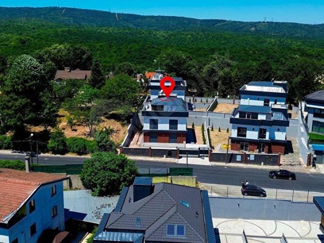 Muaz ALTUN'dan Reşadiye Köyünde Ana Cadde Üzerinde Satılık Villa