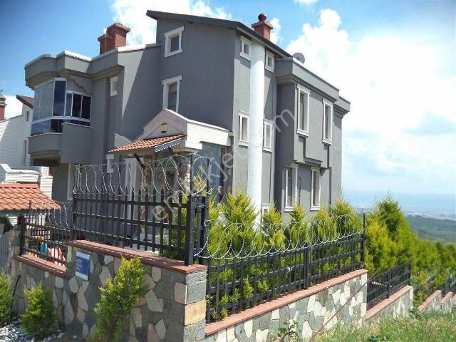 Mudanya Bademli'de 700 M2 Bahçeli Satılık Lüx Villa