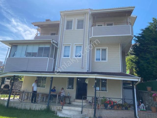 Mudanya Halitpaşada Deniz Manzaralı 5+2 3 Katlı Müstakil Villa