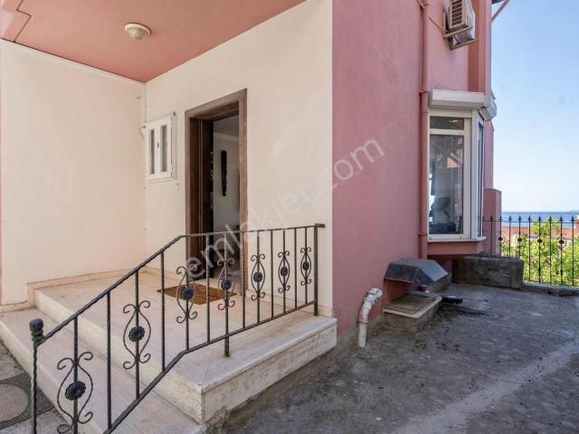 Mudanya'da Denize Sıfır Altınışık Villa Sitesinde Özel Villa