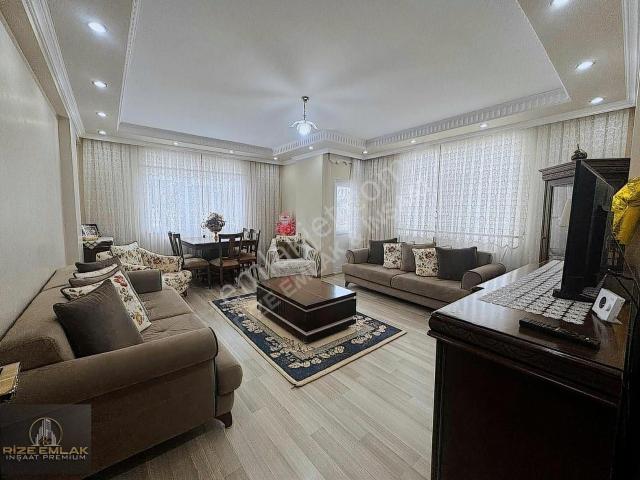 Müftü Mah.müstakil Hayat İsteyene 5 Katlı Binada 2.kat 3+1 135m2