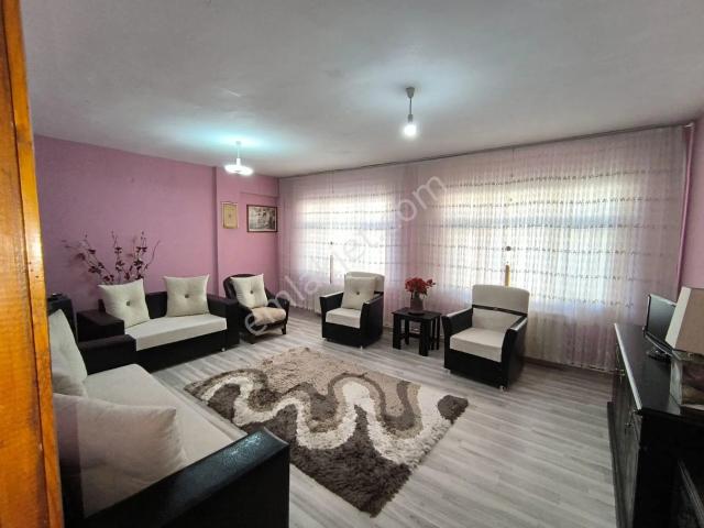 Muhteşem Konumda Hem Yatırımlık Hem Oturmalık 180 M2 3+1 Daire