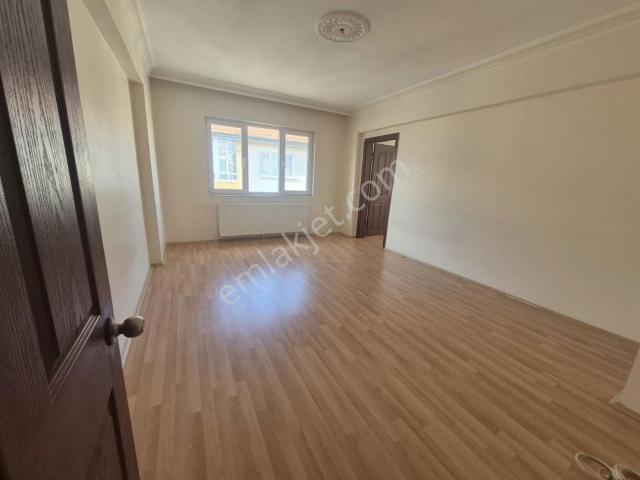 Muhteşem Konumda Köşe Başı 3+1 Kiralık Daire