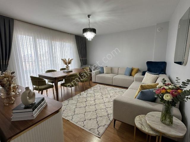 Muhteşem Konumda Sitede Geniş Satılık 2+1 Daire
