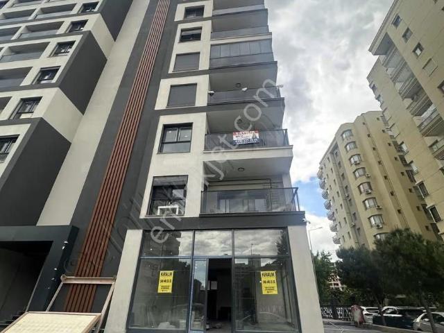Muhteşem Konumda 260m2 Kiralık Köşe Dükkan
