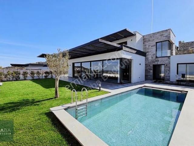 Muhteşem Manzaralı Satılık 5+1 Site İçi Sıfır Tam Müstakil Villa