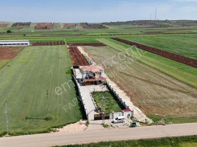 Muhacirosman Da Satlık Asvalt Üstü Lüks Villa