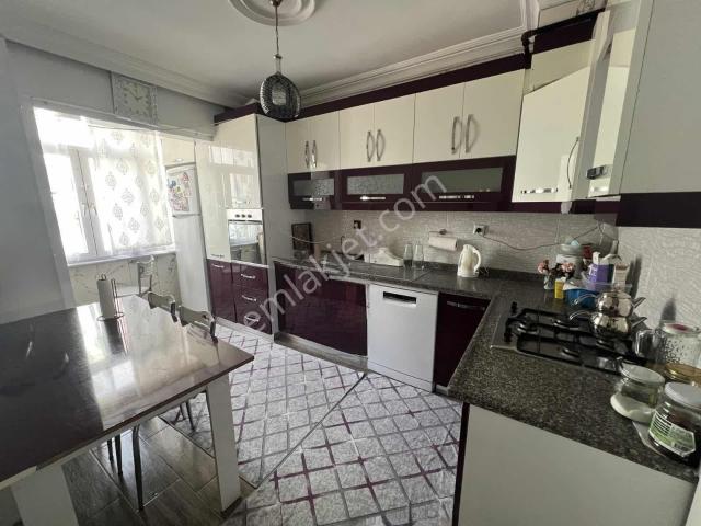 Muhittin Mah.onur Market Sokağı 3+1 / 150 M2 Ara Kat Dubleks