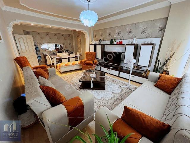 Muhittin Mahallesinde Cumhuriyet Parkı Karşısı Satılık 3+1 Daire