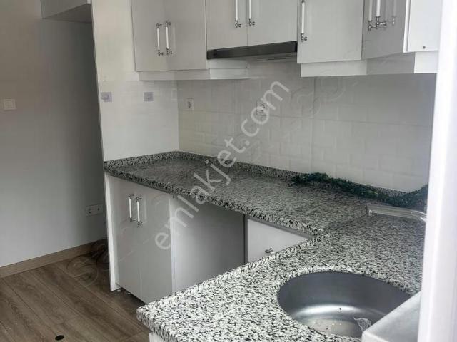 Muhittin Mahallesinde Ara Kat İçi Yapılı Daire