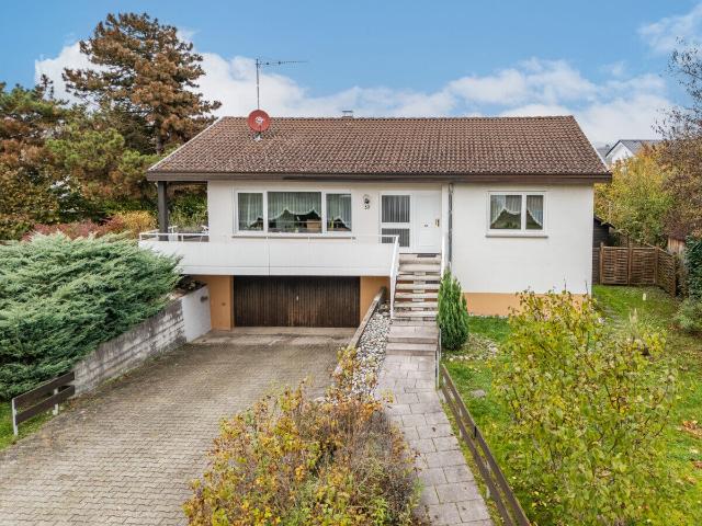 Mühlhausen Ehingen: Gepflegtes & sonnenverwöhntes Einfamilienhaus im Bungalow Stil