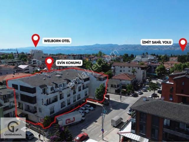 Mükemmel Konum Da İçi Dışı Harika Olan Eğimsiz Çatı Dubleks