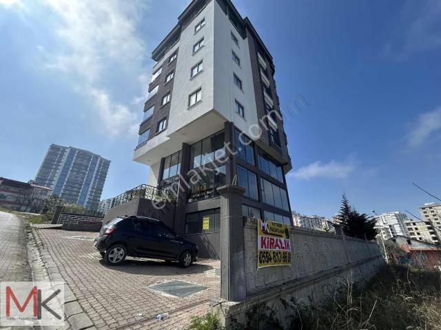 Mükkemel Konum'da Kiralık Dükkan