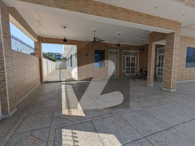 Multi Garden B 17 kanal with 2kanal Garden upper portion available for rent