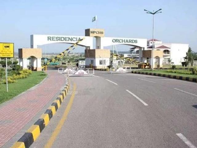 Multi orchard farm house size 5 kanal good location best investment chance Lahore Multi Residencia ID 92128