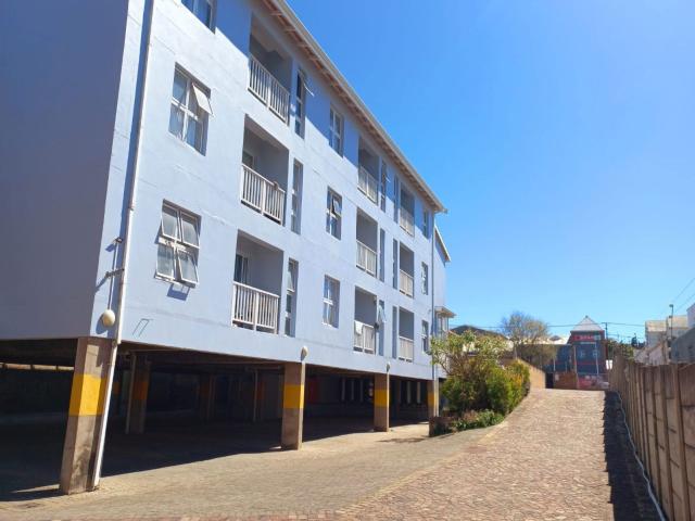 Multi storey apartment to rent in Grahamstown Central Makhanda Central