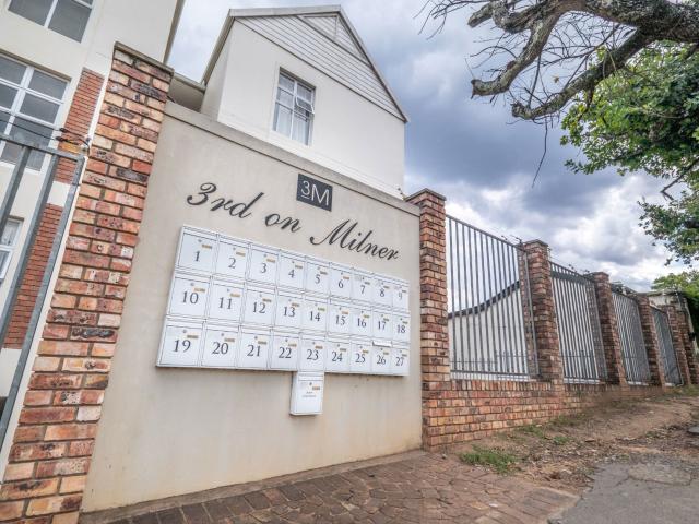 Multi storey apartment to rent in Grahamstown Central Makhanda Central