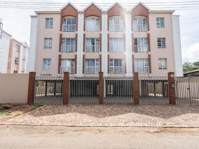 Multi storey apartment to rent in Grahamstown Makhanda