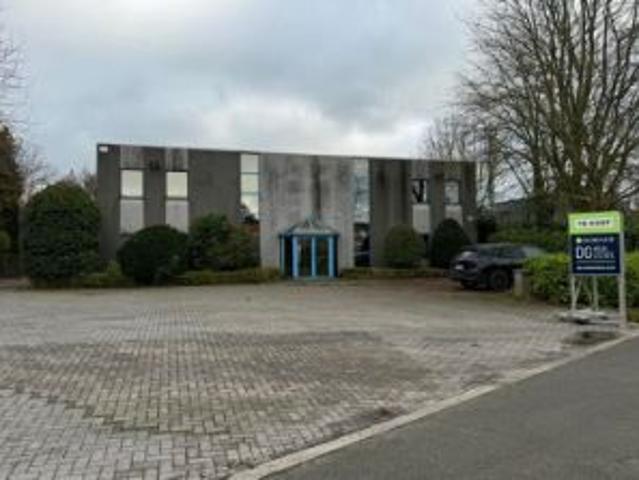 Multifunctioneel bedrijfsgebouw Boechout te koop