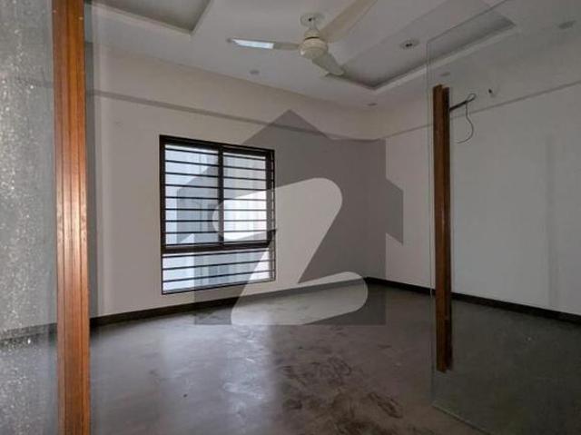 Multiple duplex available for rent metropolis main jinnah aveneu gulistan e jauhar