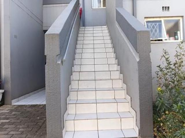 mulbarton gem: bright 2 bed upstairs.
