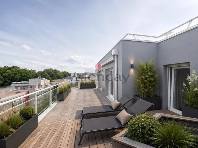 MULHOUSE superbe attique 4P 2 chambres garage et cave