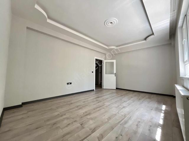 Mülk Emlak Ofisinden 3+1 95 M2 Net Full + Full Emsalsiz Daire.