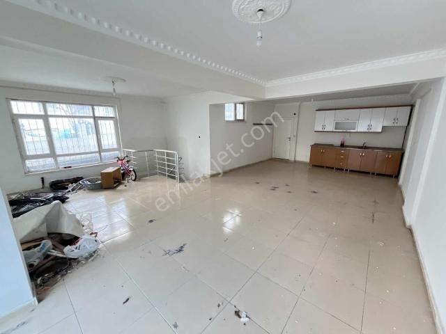 Mülk Emlak Ofisinden Cadde Üzeri 100 M2 Depolu Kiralık Dükkan.